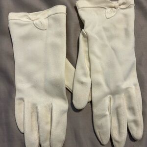 Vintage Elegant White Gloves with Bow Detail